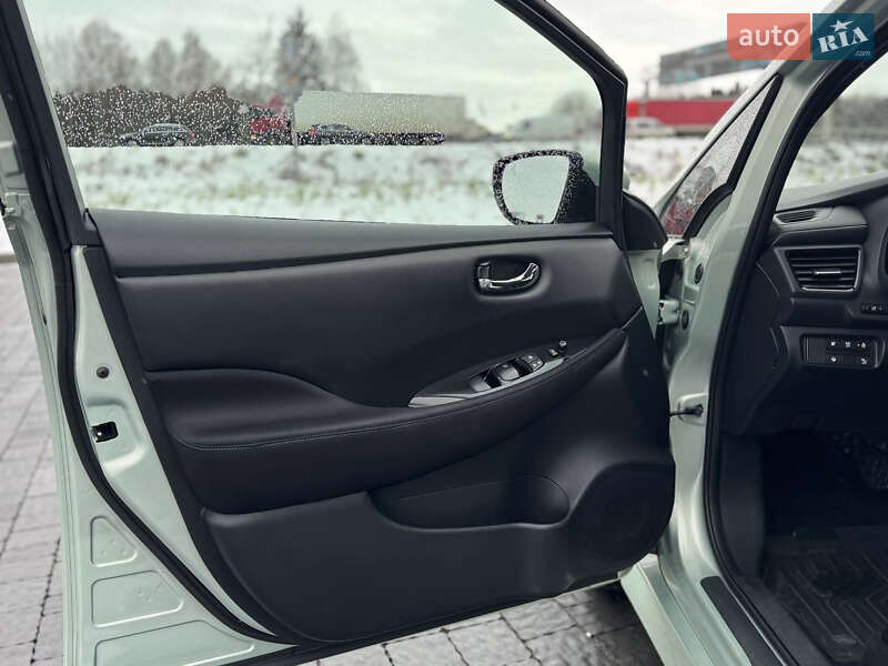 Хэтчбек Nissan Leaf 2018 в Львове