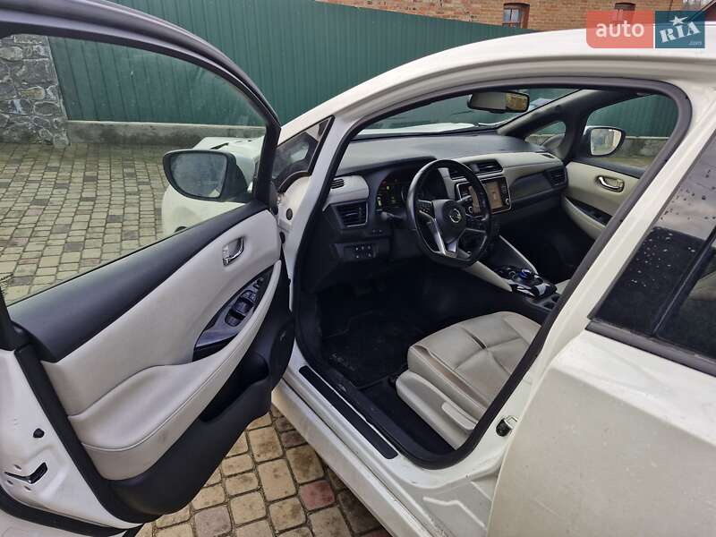 Хэтчбек Nissan Leaf 2019 в Хмельницком