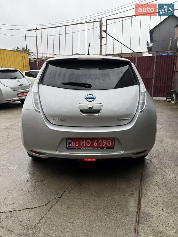 Хэтчбек Nissan Leaf 2012 в Умани