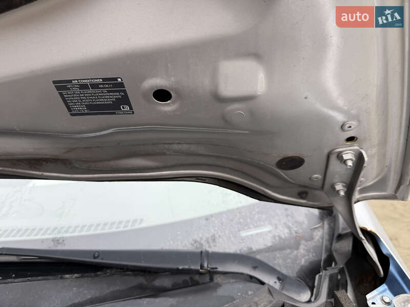 Хэтчбек Nissan Leaf 2012 в Умани