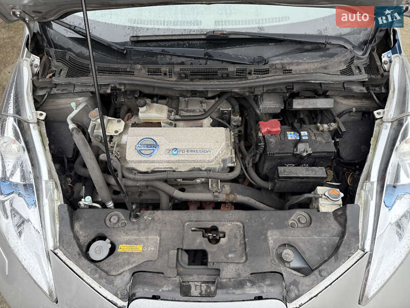 Хэтчбек Nissan Leaf 2012 в Умани