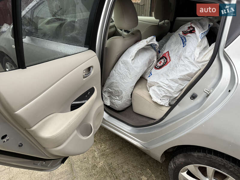 Хэтчбек Nissan Leaf 2012 в Умани