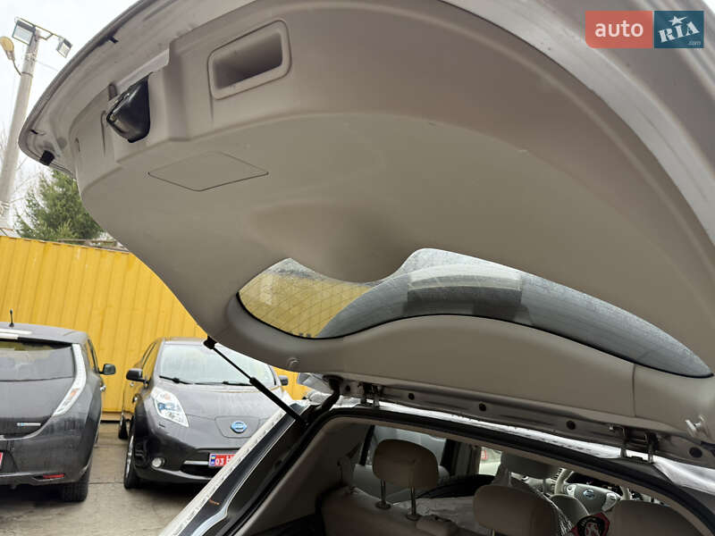 Хэтчбек Nissan Leaf 2012 в Умани