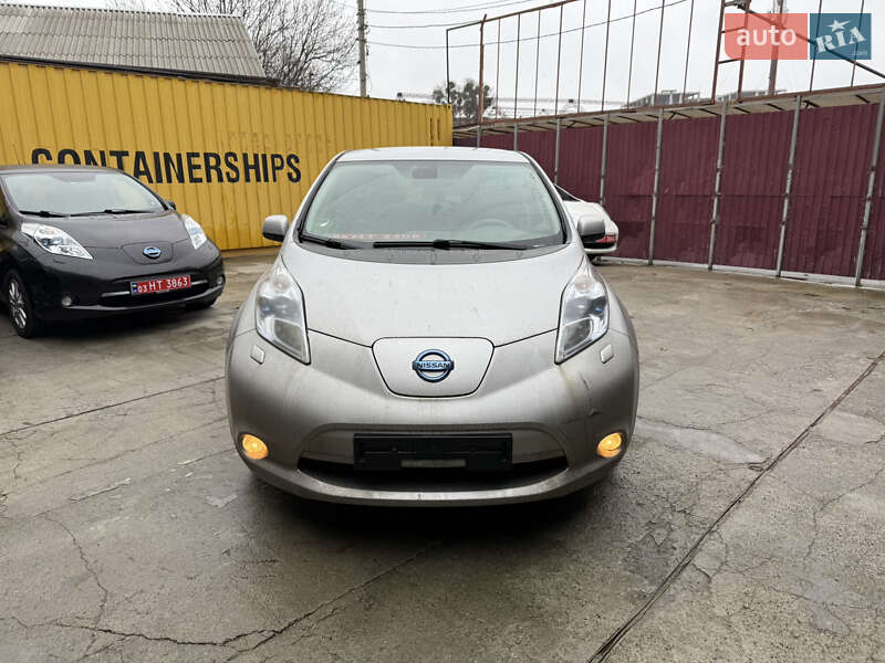 Хэтчбек Nissan Leaf 2012 в Умани