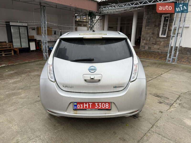 Хэтчбек Nissan Leaf 2012 в Умани