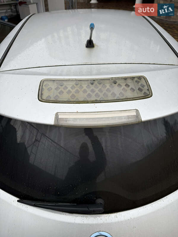 Хэтчбек Nissan Leaf 2012 в Умани