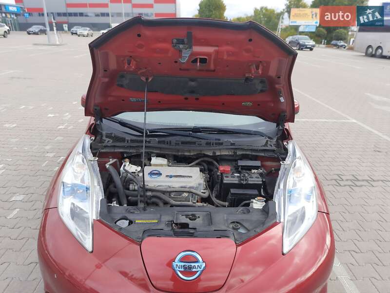 Хэтчбек Nissan Leaf 2011 в Киеве