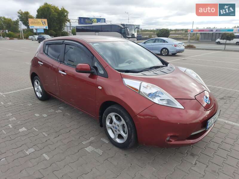 Хэтчбек Nissan Leaf 2011 в Киеве
