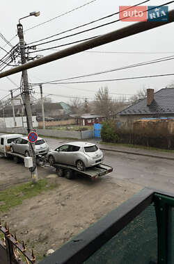 Хэтчбек Nissan Leaf 2012 в Умани