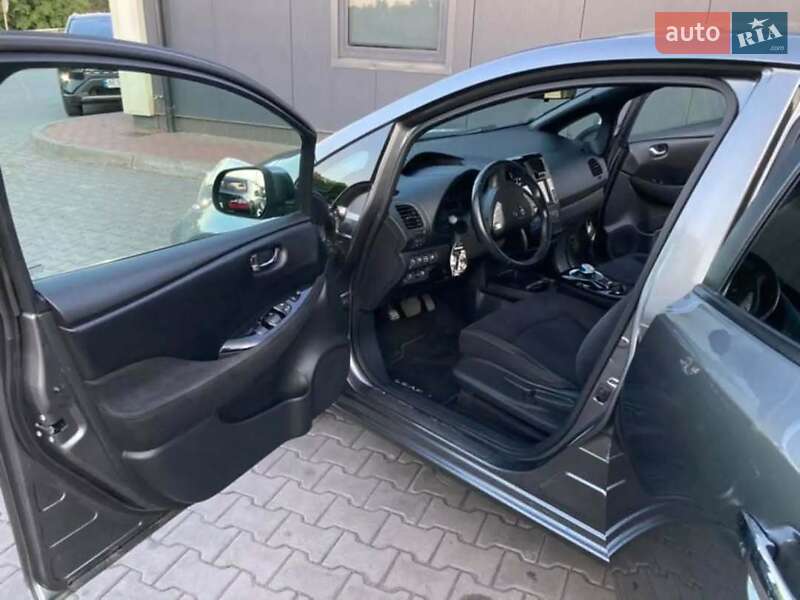 Хетчбек Nissan Leaf 2015 в Вінниці