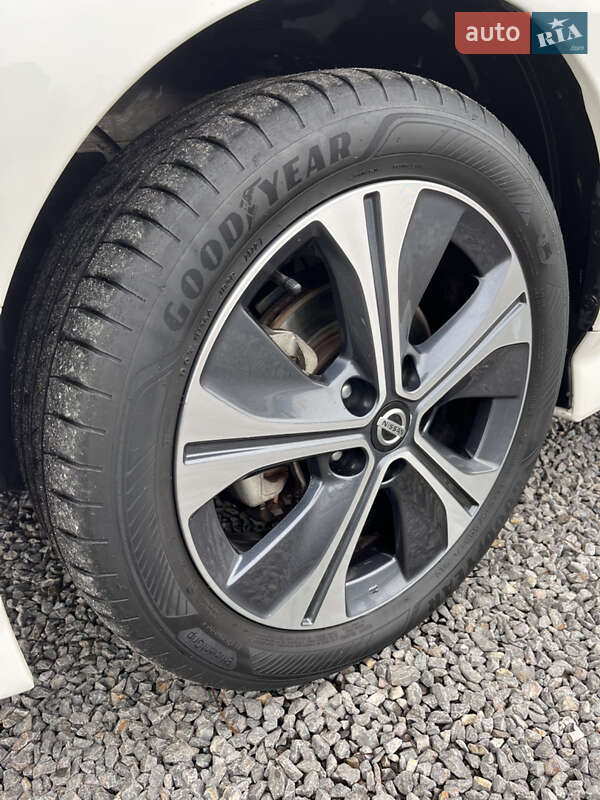 Хэтчбек Nissan Leaf 2019 в Хусте