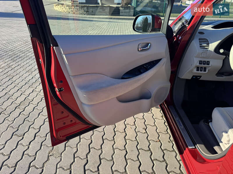Хетчбек Nissan Leaf 2012 в Яворові