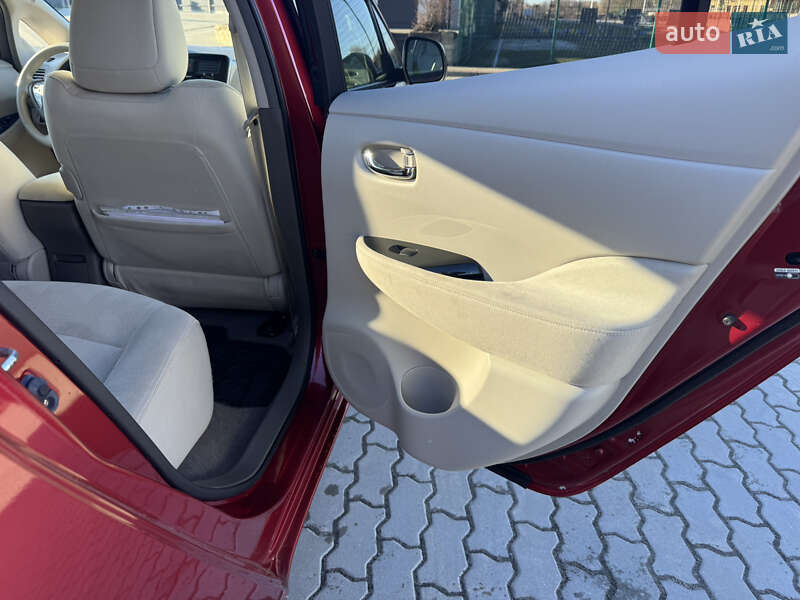 Хетчбек Nissan Leaf 2012 в Яворові