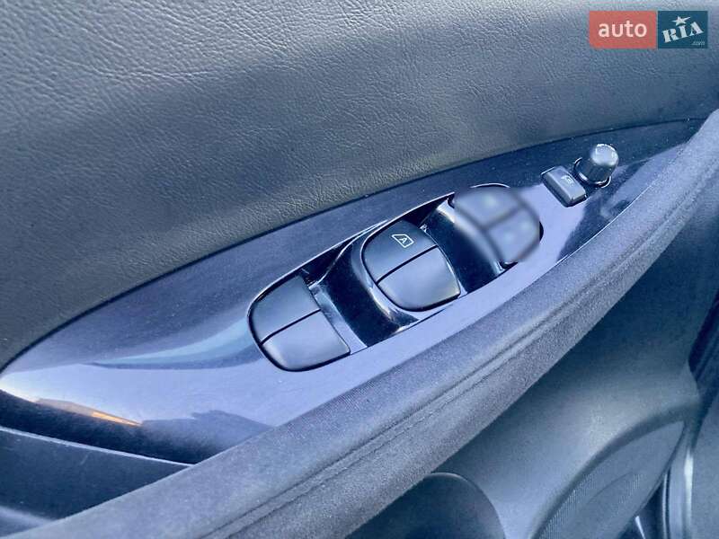 Хэтчбек Nissan Leaf 2014 в Тернополе