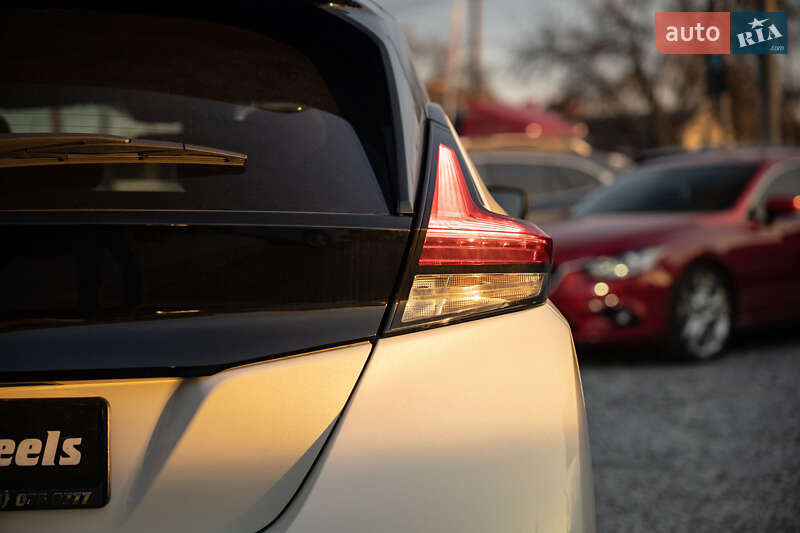 Хэтчбек Nissan Leaf 2023 в Черновцах