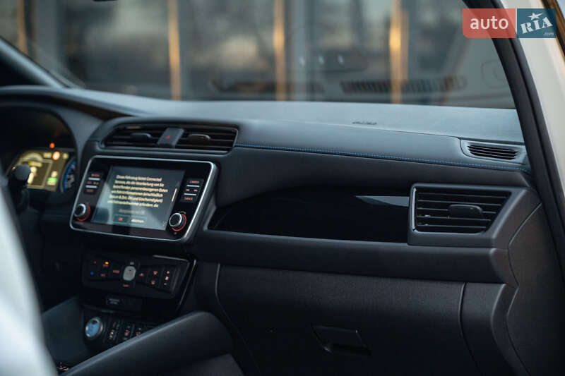 Хэтчбек Nissan Leaf 2023 в Черновцах