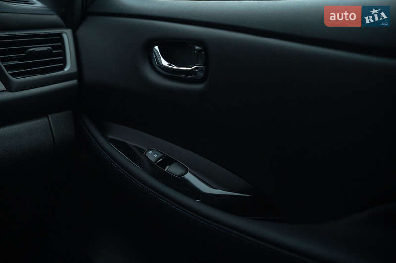 Хэтчбек Nissan Leaf 2023 в Черновцах