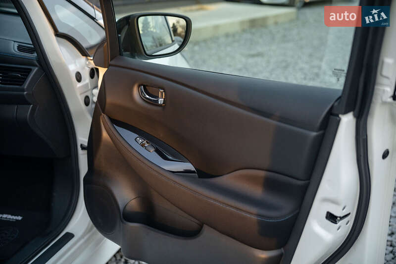 Хэтчбек Nissan Leaf 2023 в Черновцах