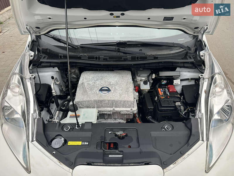 Хэтчбек Nissan Leaf 2013 в Одессе