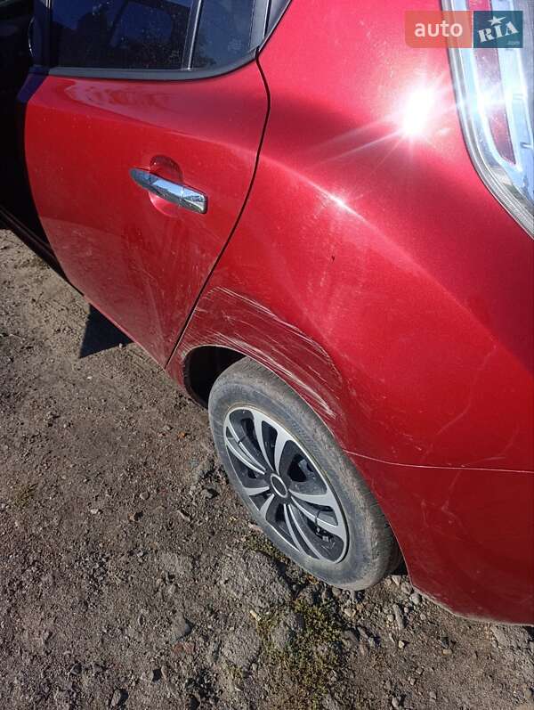 Хэтчбек Nissan Leaf 2015 в Шептицькому