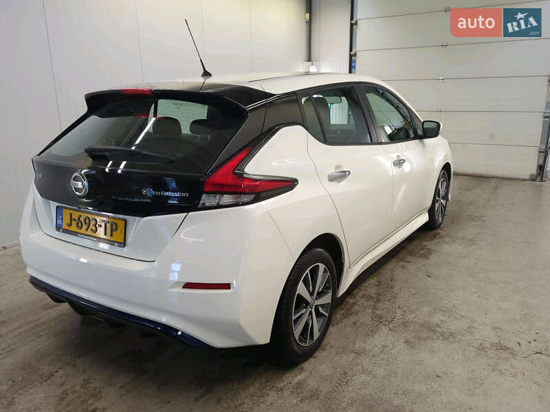 Хэтчбек Nissan Leaf 2021 в Староконстантинове