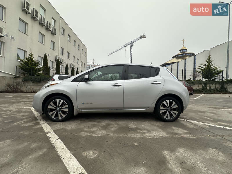 Хэтчбек Nissan Leaf 2013 в Ровно