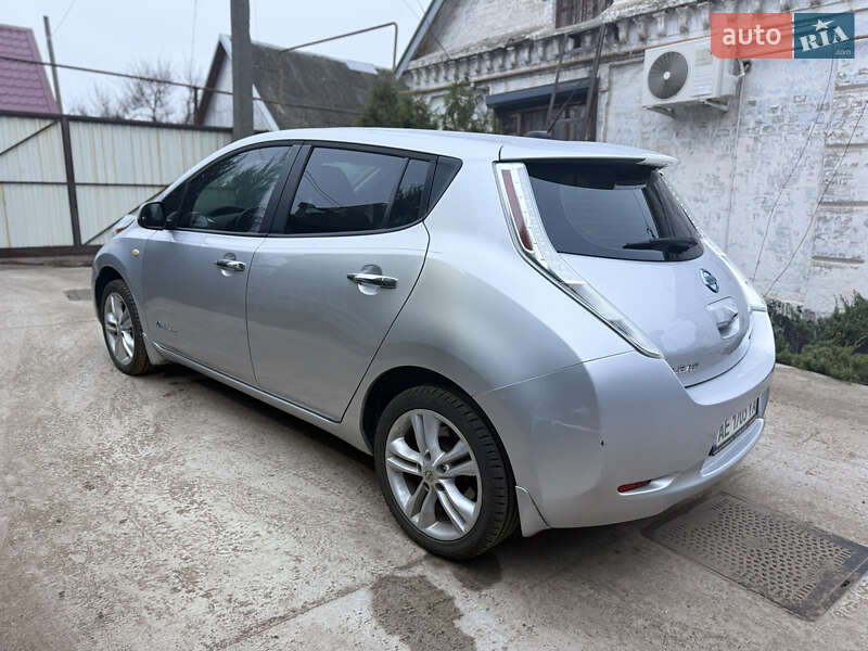 Хетчбек Nissan Leaf 2014 в Дніпрі