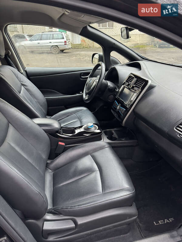 Хэтчбек Nissan Leaf 2016 в Горохове