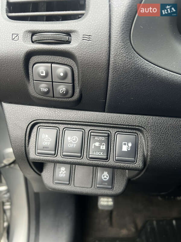 Хэтчбек Nissan Leaf 2016 в Золочеве