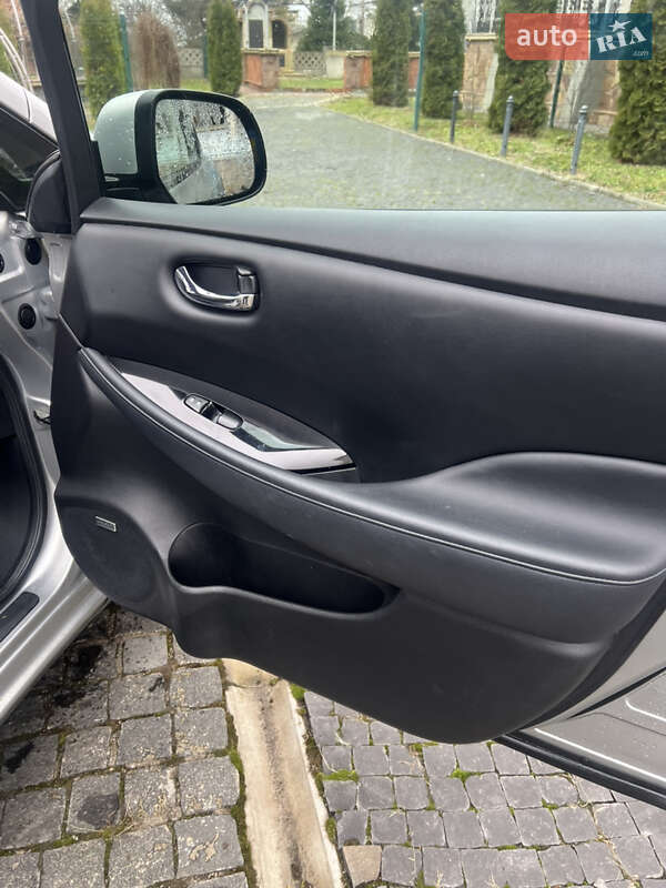 Хэтчбек Nissan Leaf 2016 в Золочеве