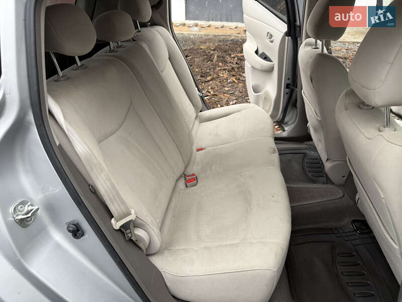 Хэтчбек Nissan Leaf 2012 в Умани