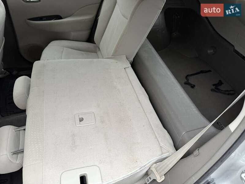 Хэтчбек Nissan Leaf 2012 в Умани