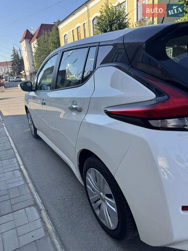 Хэтчбек Nissan Leaf 2022 в Сторожинце
