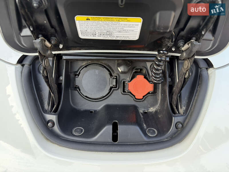 Хэтчбек Nissan Leaf 2014 в Ровно