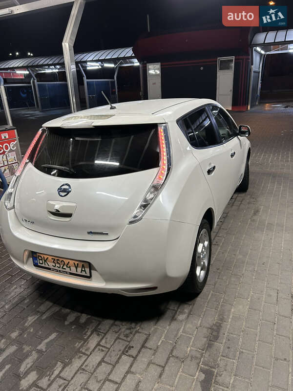 Хэтчбек Nissan Leaf 2014 в Ровно фото 5 Хэтчбек Nissan Leaf 2014 в Ровно