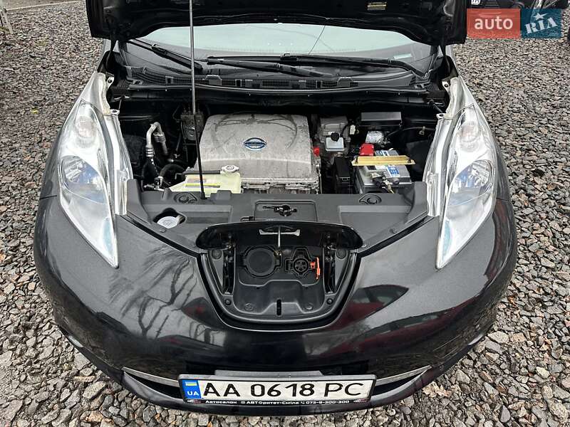 Хэтчбек Nissan Leaf 2013 в Смеле