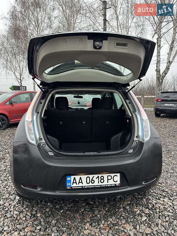 Хэтчбек Nissan Leaf 2013 в Смеле