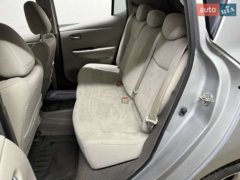 Хэтчбек Nissan Leaf 2012 в Умани