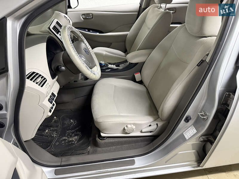 Хэтчбек Nissan Leaf 2012 в Умани