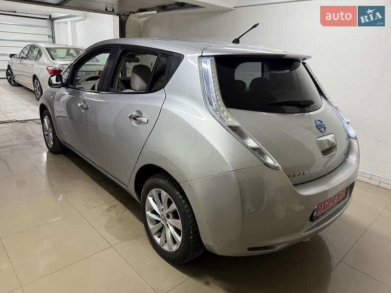 Хэтчбек Nissan Leaf 2012 в Умани