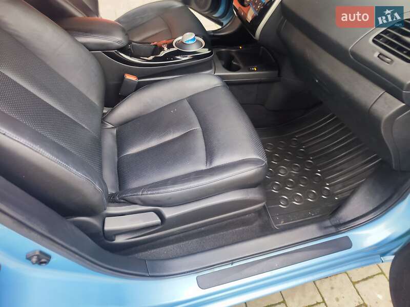 Хэтчбек Nissan Leaf 2016 в Львове