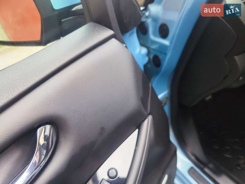 Хэтчбек Nissan Leaf 2016 в Львове