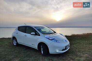 Хэтчбек Nissan Leaf 2012 в Измаиле