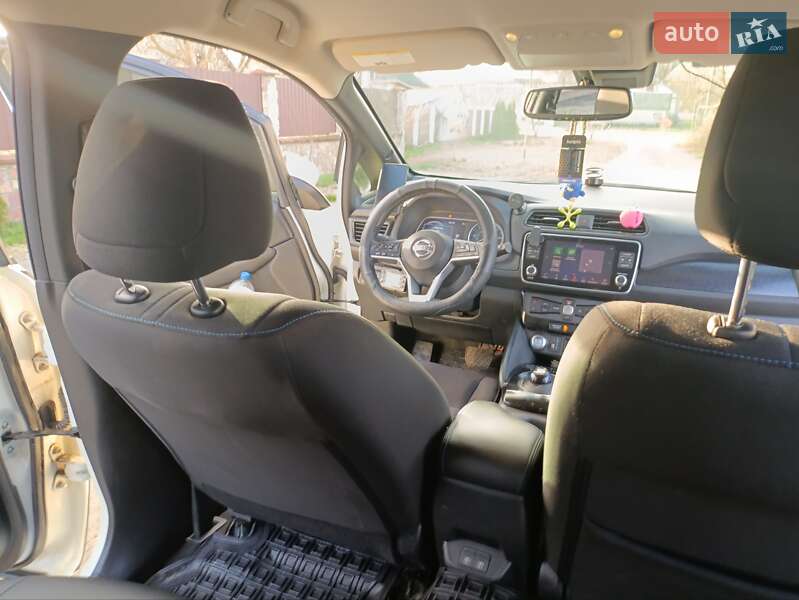 Хэтчбек Nissan Leaf 2022 в Малине