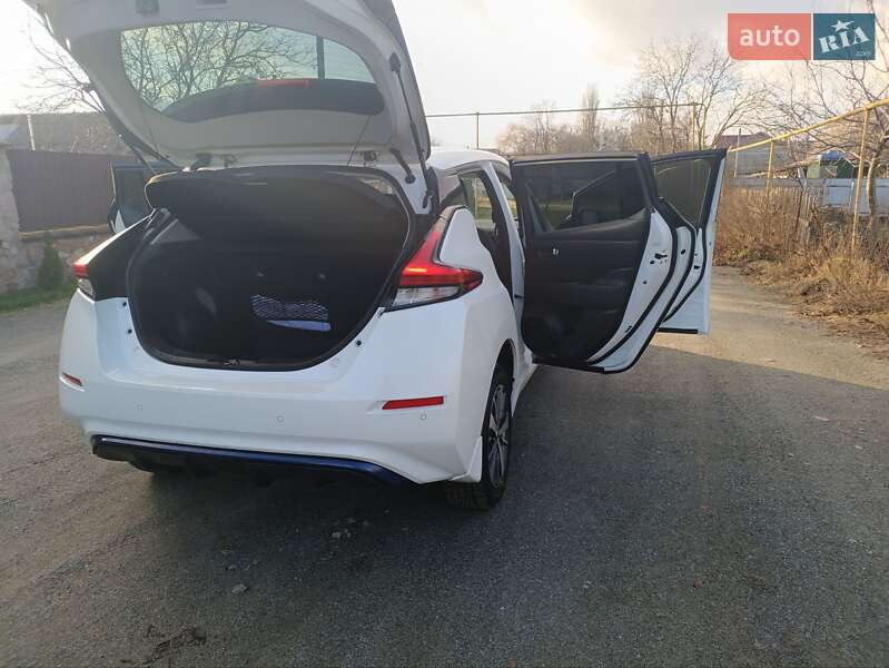 Хэтчбек Nissan Leaf 2022 в Малине