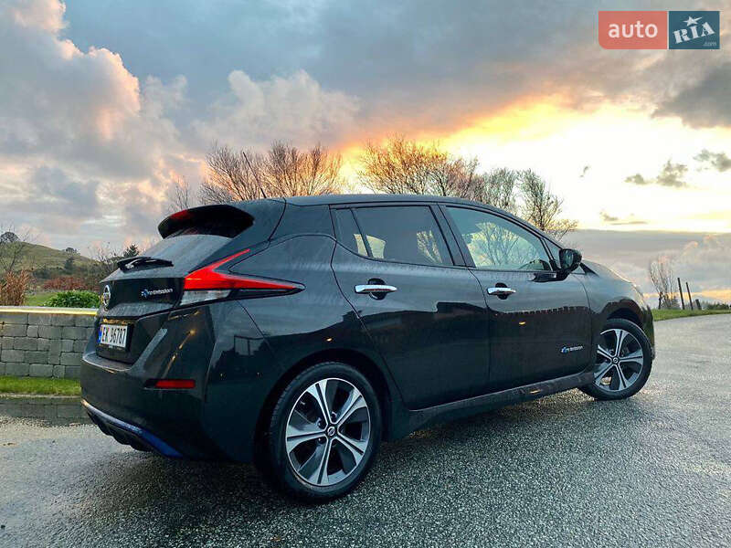 Хэтчбек Nissan Leaf 2018 в Львове