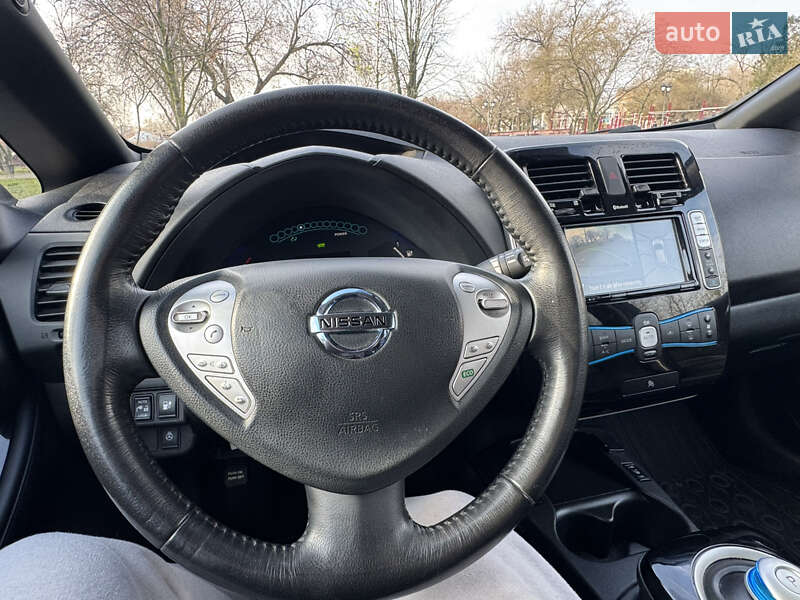 Хэтчбек Nissan Leaf 2017 в Николаеве