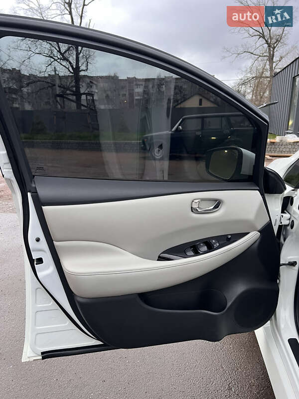 Хетчбек Nissan Leaf 2019 в Житомирі