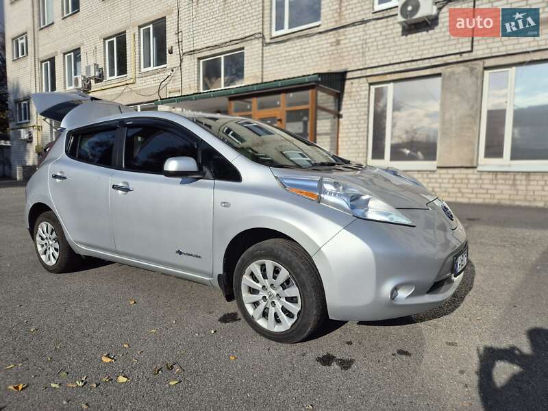 Хетчбек Nissan Leaf 2013 в Дніпрі
