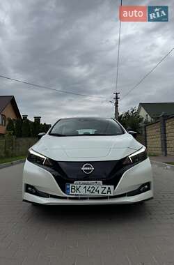 Хэтчбек Nissan Leaf 2023 в Ровно